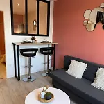Ideal Couple & Famille - Hyper Centre - Tram - Wifi - Parking Possible - Gare - Lerelaisdodile24 *