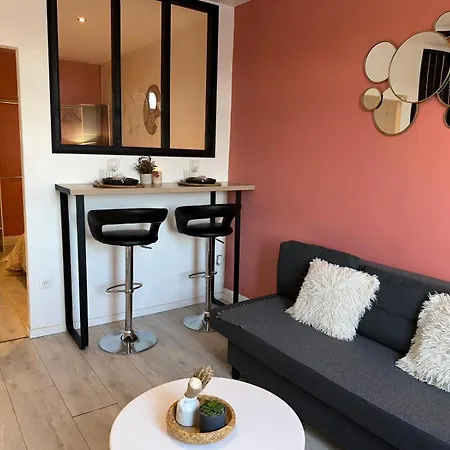 Ideal Couple & Famille - Hyper Centre - Tram - Wifi - Parking Possible - Gare - Lerelaisdodile24 *
