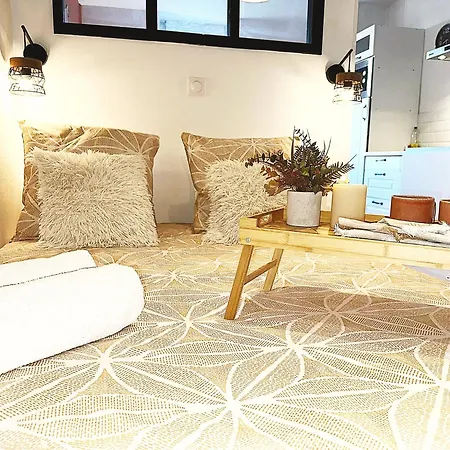 Ideal Couple & Famille - Hyper Centre - Tram - Wifi - Parking Possible - Gare - Lerelaisdodile24 Apartment *