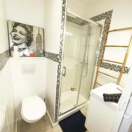 Ideal Couple & Famille - Hyper Centre - Tram - Wifi - Parking Possible - Gare - Lerelaisdodile24 Apartment